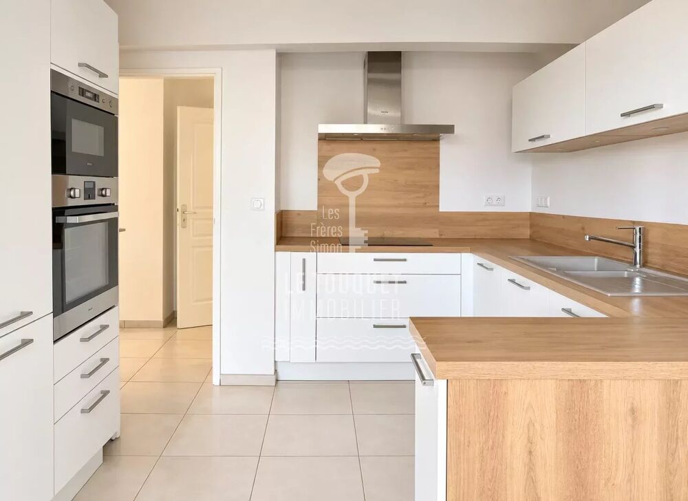 Bel appartement offrant deux terrasses, cave et stationnement