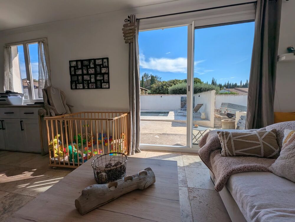 Vente Maison Villa 3 chambres plain-pied avec piscine et dépendance Saint-gilles