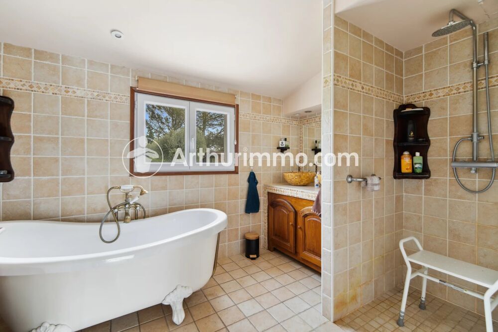 Villa de charme 145 m² avec piscine, dépendance et 9 500 m² de t