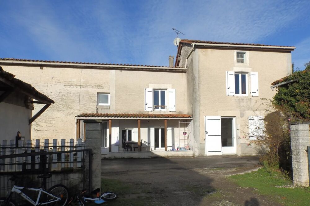 Vente Appartement Maison de village avec dpendances et jardin  rafraichir Aigre