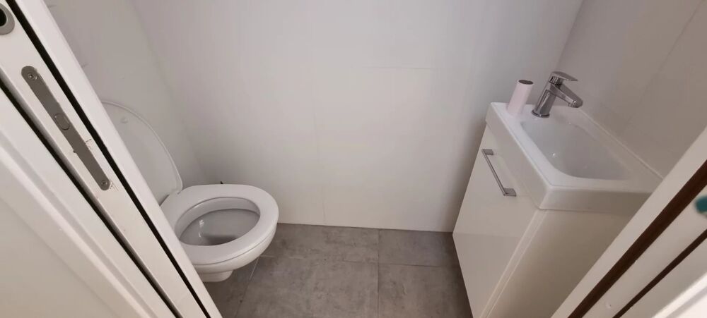 Location Appartement Trois pièces sur deux niveaux avec terrasse, cave et garage Cagnes-sur-mer