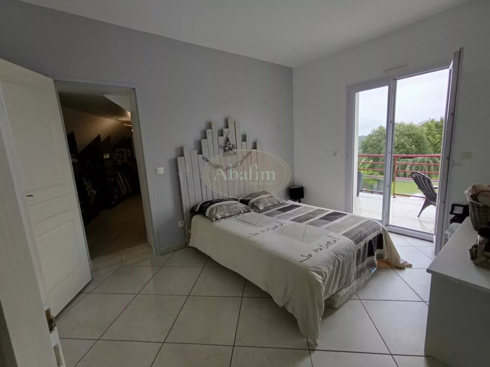 � vendre  Maison Nay (64800)