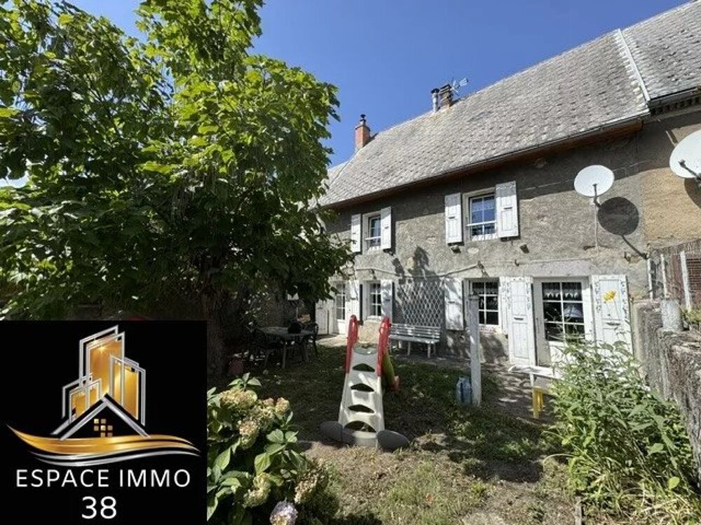 Maison au centre de Pierre Châtel.