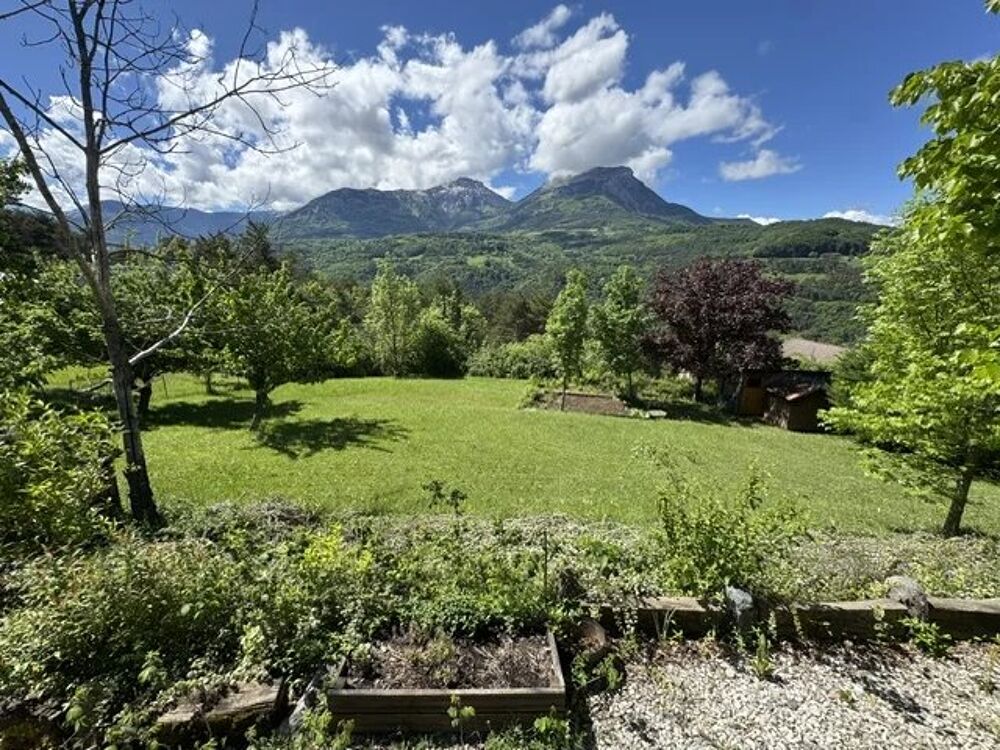 Vente Maison Maison avec vue  sur 1390 m² de terrain. La salle-en-beaumont