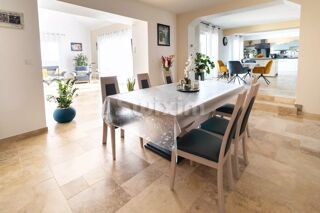  Maison  vendre 8 pices 206 m