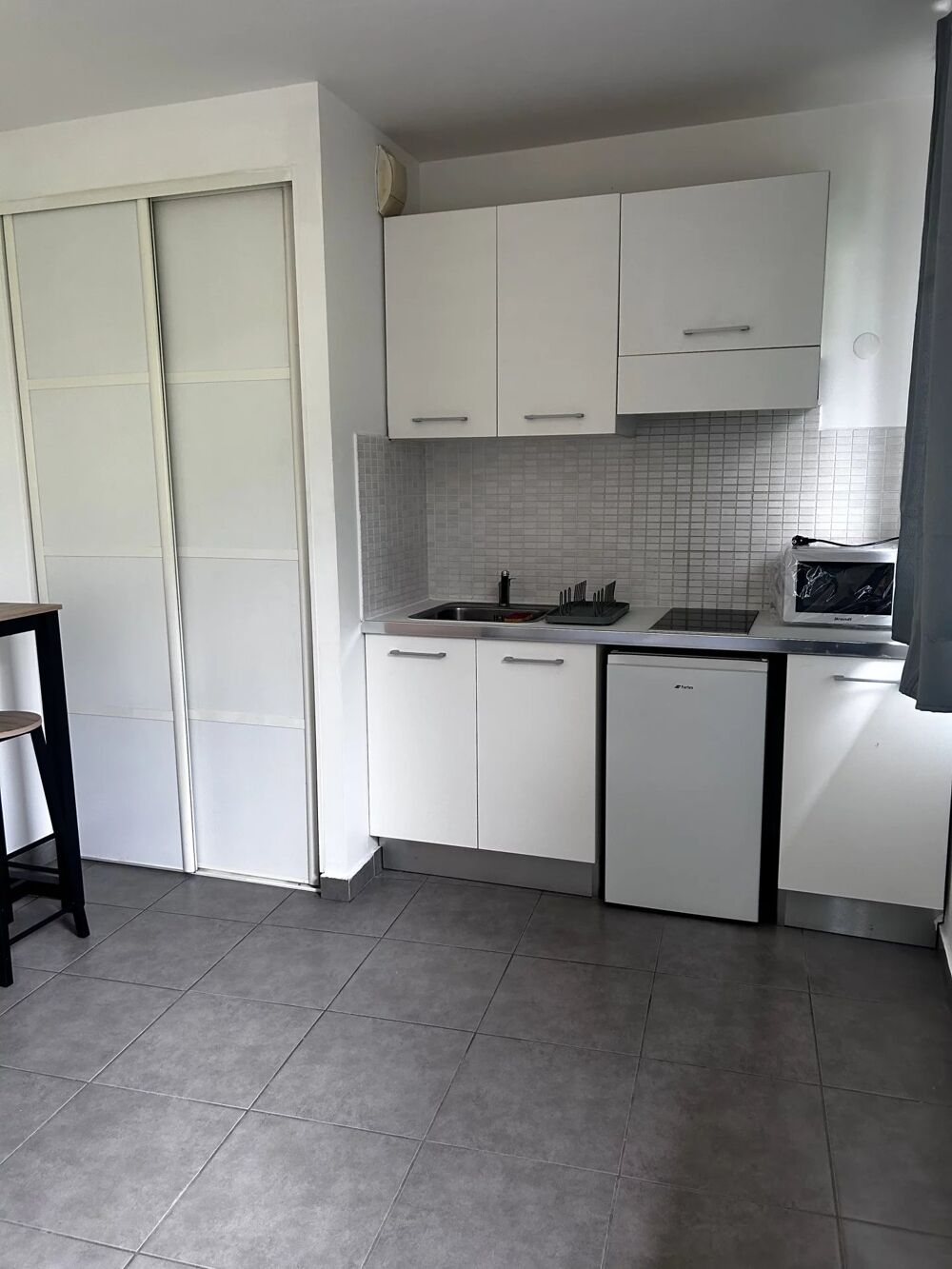 Location Appartement Appartement - 1 pièce meublé - 19.80 m² - 639.06 euros Belle pierre