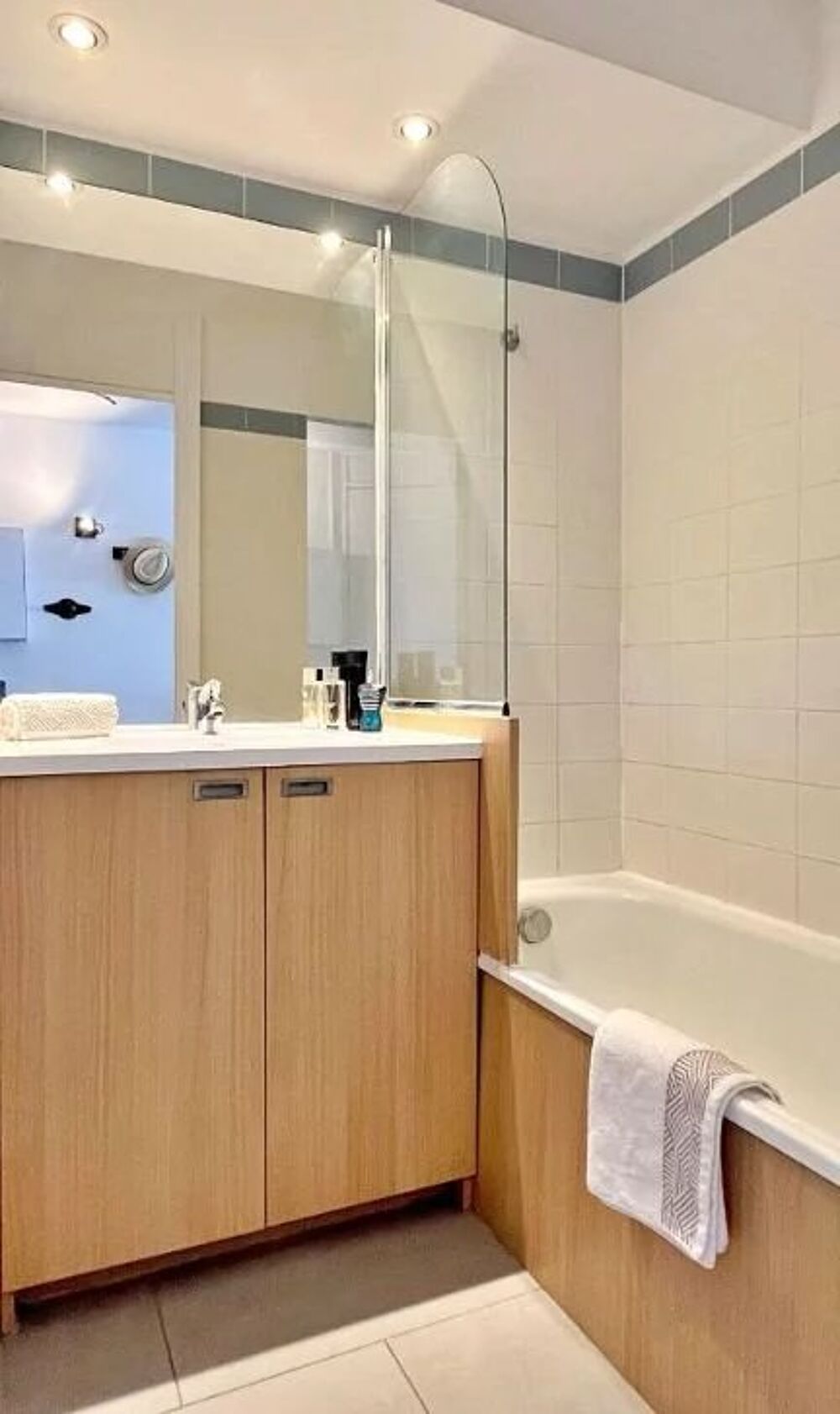 Location Appartement Deux pièces meublé de 33m² avec parking et terrasse de 8m² Théoule-sur-mer