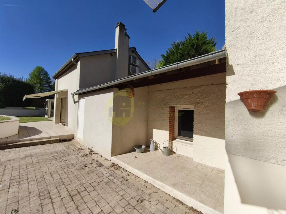 Maison 10 pièces de 305 m² avec garages et dépendances sur terra