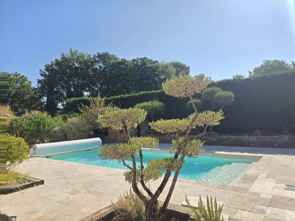 Villa plain-pied - 3 chambres - 3800m² jardin - double garage -