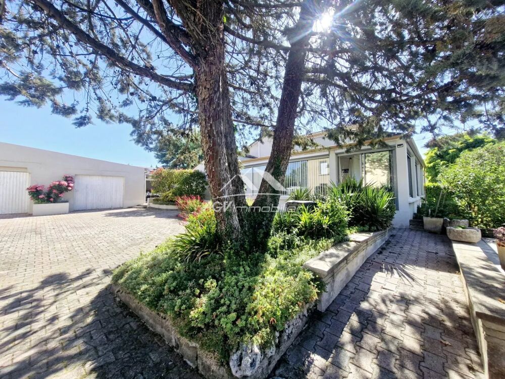 Située à Salindres au calme proche des commodités, maison avec p