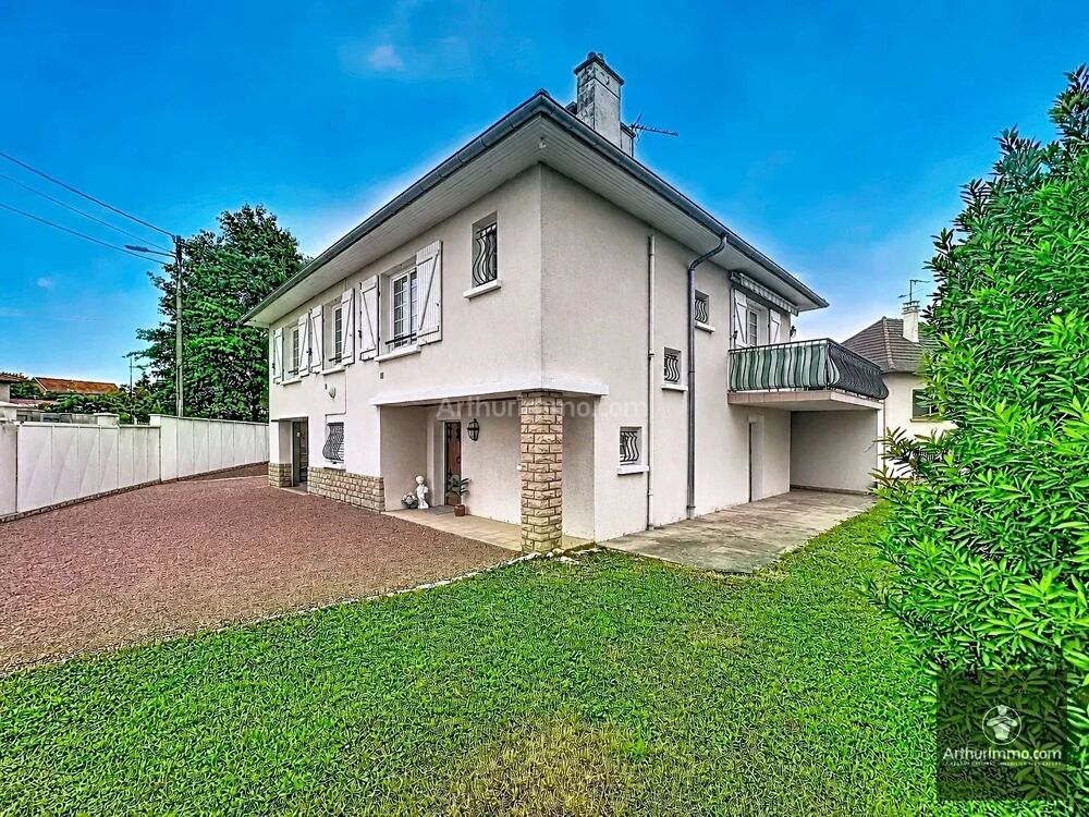 Maison familiale de 146 m² avec 4chambres et bureau à Mably