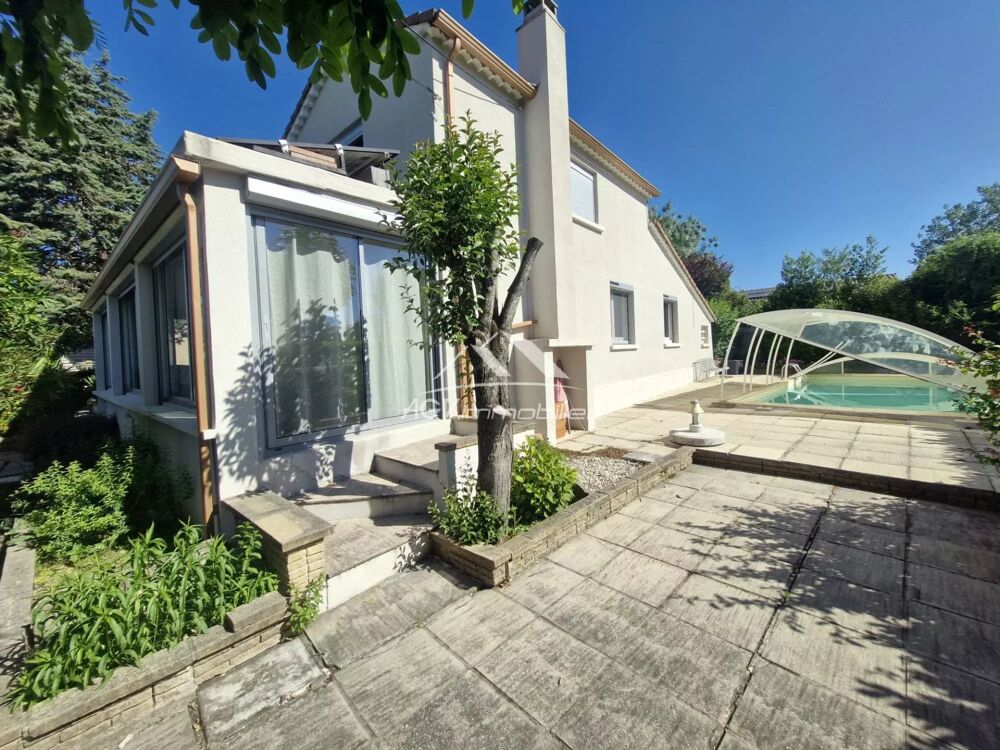 Située à Salindres au calme proche des commodités, maison avec p