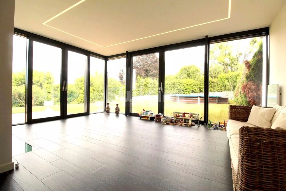 Maison familiale proche Genève avec piscine semi-enterrée