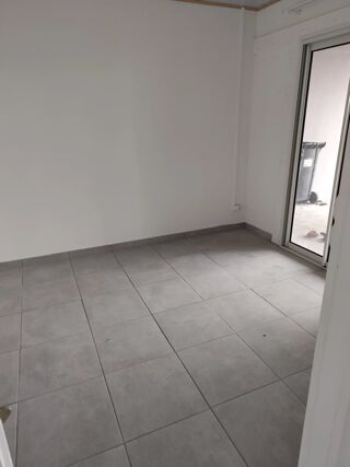  Appartement à louer 2 pièces 95 m²