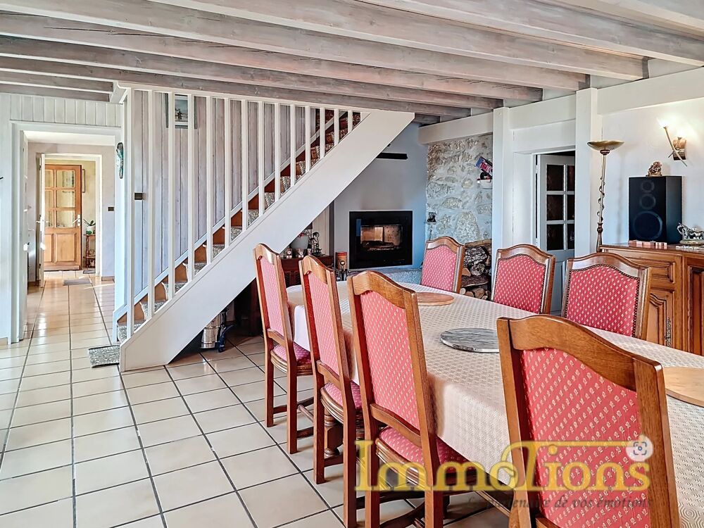 Vente Maison Ferme rénovée avec piscine, 3,8 ha et 550 m² de dépendances – Vu Saint-gervais