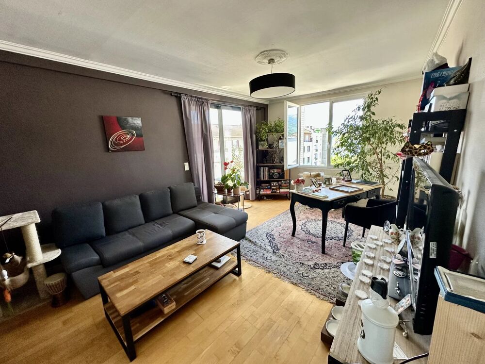 GRENOBLE RUE ANDRE RIVOIRE DERNIER ETAGE AVEC TERRASSE