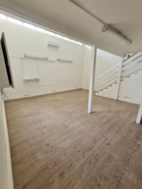 Local avec mezzanine - 51,89 m&sup2; - Centre Ville 1034 97460 Saint-paul