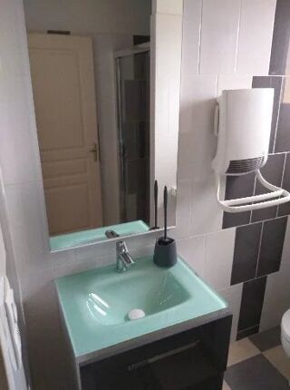  Appartement à louer 4 pièces 105 m²