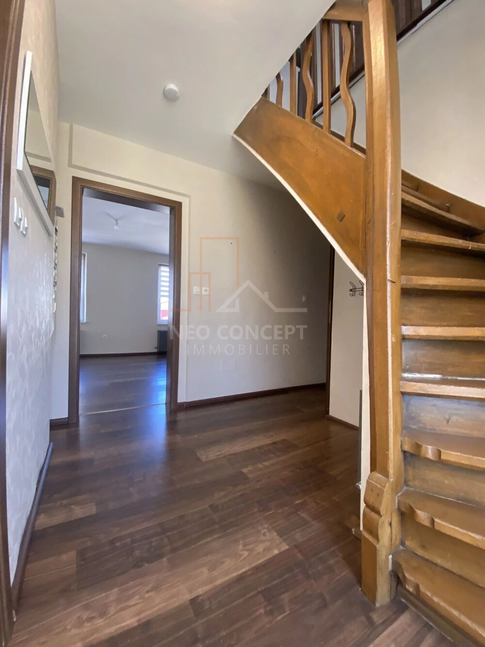Maison 5 pièces - 141m² + dépendance + espace vert.