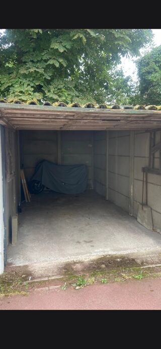  Parking / Garage à louer 1 pièce 10 m²