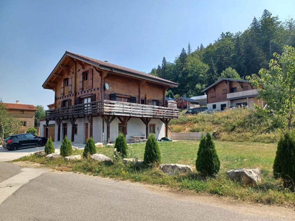 PREMANON : Chalet avec 2 logements et grand garge