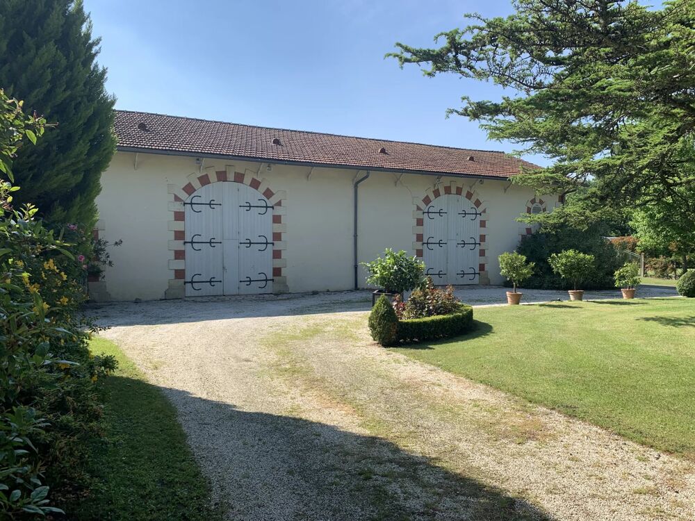 PROPRIETE EXCEPTIONNELLE DE 386 M² AVEC NOMBREUSES DEPENDANCES