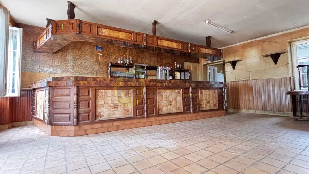 MAISON DE VILLAGE AVEC ESPACE COMMERCIAL