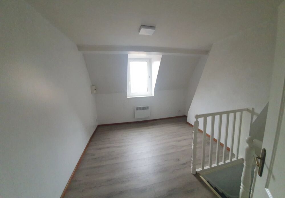 Location Appartement Appartement  ST-OMER  rénové en Triplex situé en centre ville 1c Saint-omer