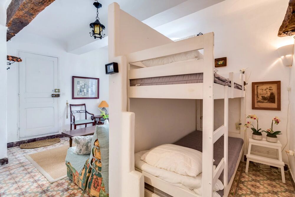 Beaucoup de charme pour cette superbe maison de village au centr