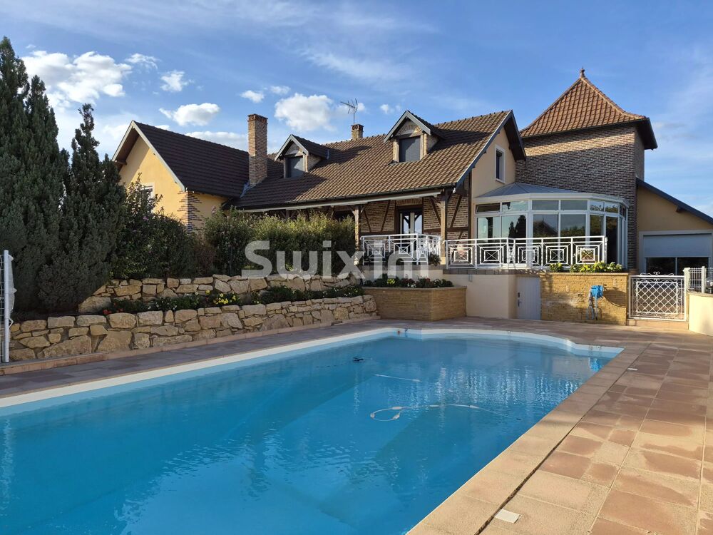 Magnifique propriété avec piscine à Feillens, 245 m²