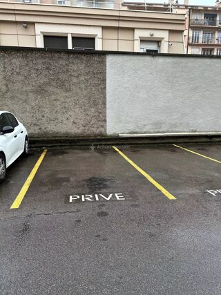  Parking / Garage à vendre 
