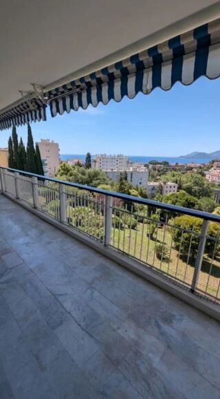  Appartement à louer 3 pièces 80 m²