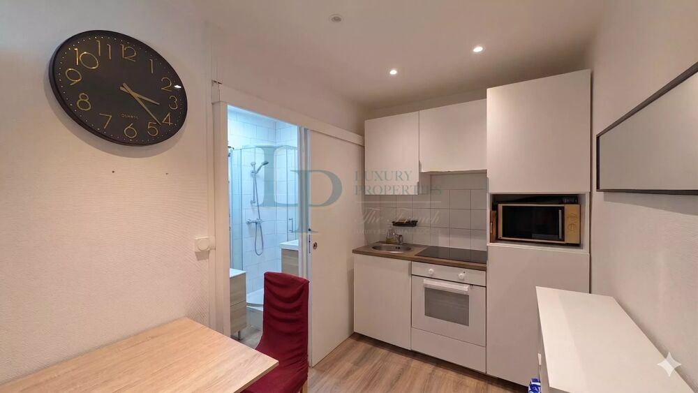Vente Appartement Chambre de service avec salle d'eau - Triangle d'or Paris 8