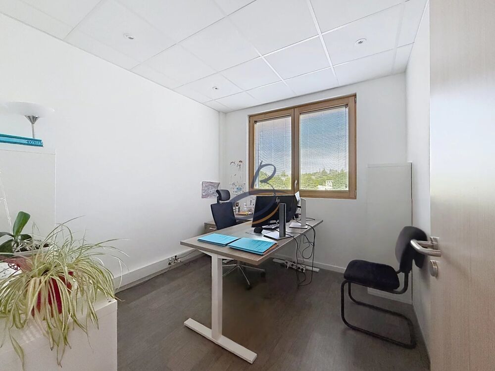   À LOUER – Bureaux de 80 m² avec 4 places de parking Bourgoin-jallieu