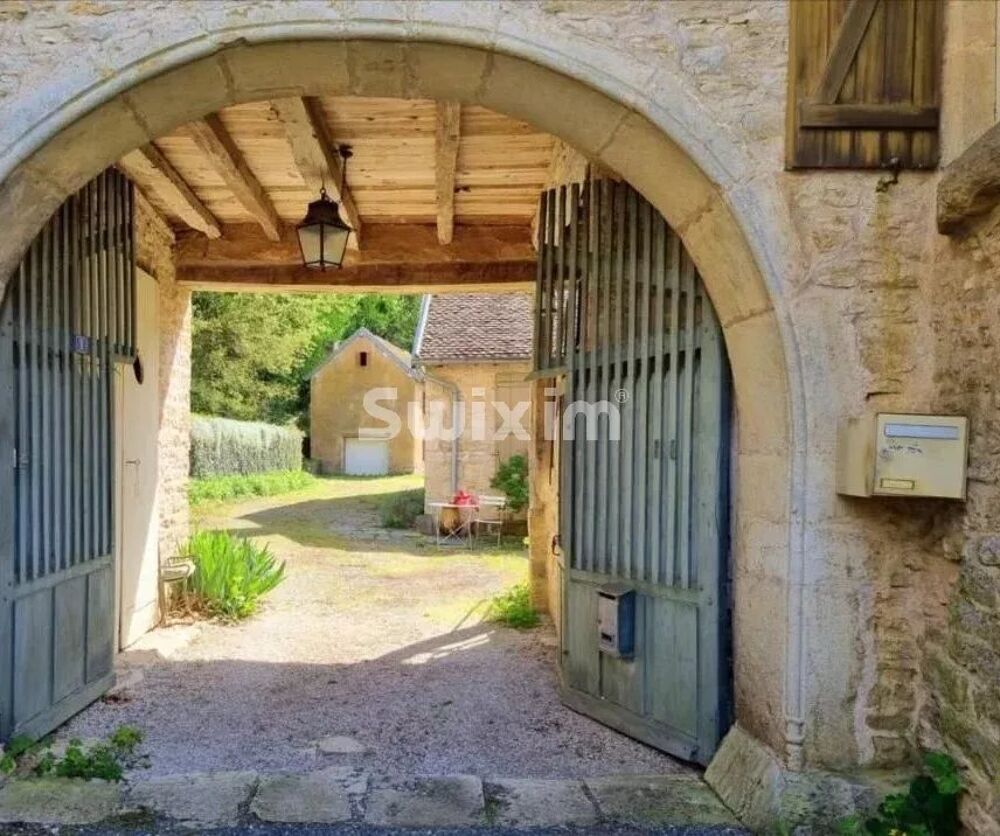 PROPRIETE - ANCIEN PRESBYTERE ET DEPENDANCE du XVI ème