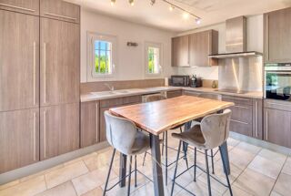  Maison à louer 7 pièces 200 m²