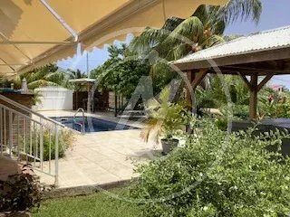  Maison  vendre 15 + pices 345 m