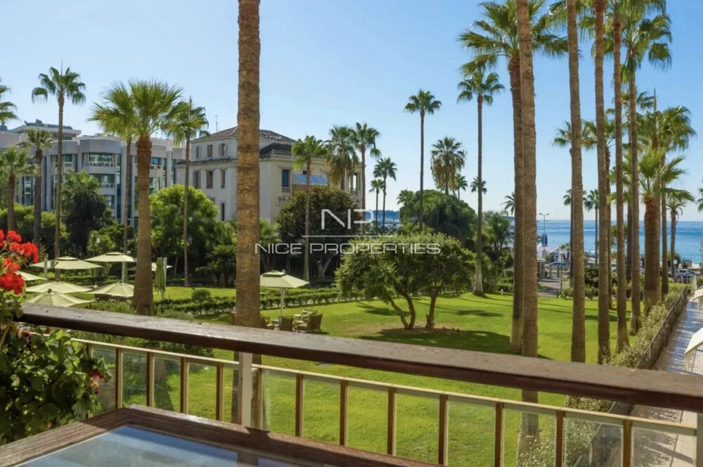 Vente Appartement Cannes Croisette, Grand Hôtel,  grand 3 pièces avec terrasse te Cannes