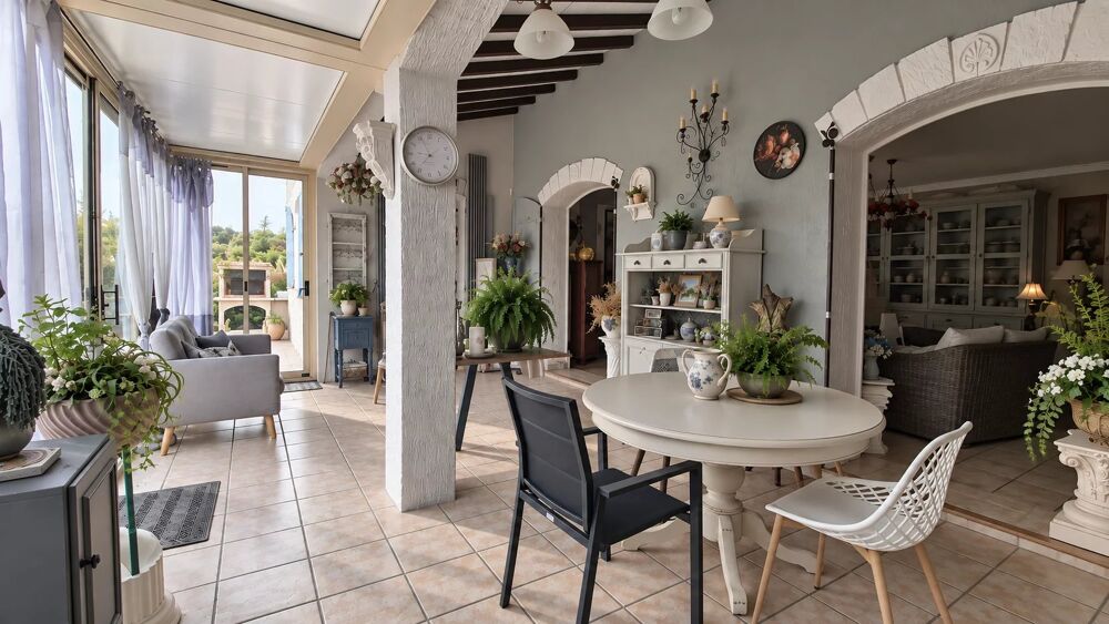 Vente Maison SAINT-GILLES – VILLA DE 181 M² AVEC PISCINE, SOUS-SOL DE 120 M² Saint-gilles
