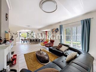  Maison  vendre 8 pices 259 m