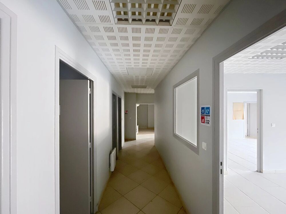   Entrepôt et bureaux 335 m² Aulnois sous Laon Aulnois-sous-laon