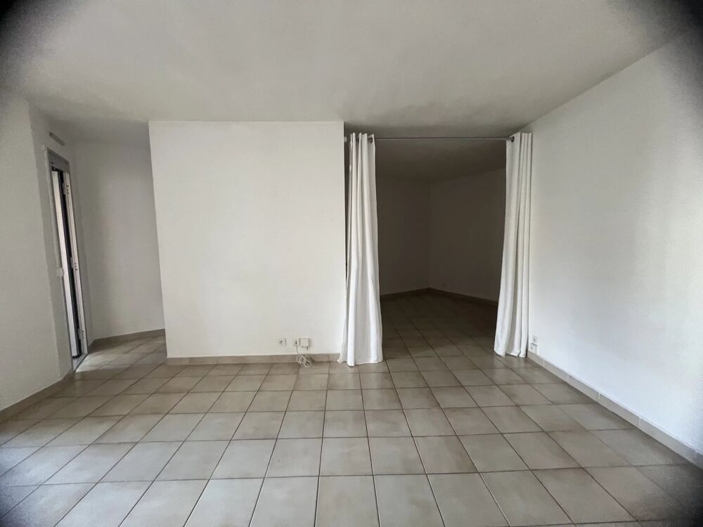 F1 vide de 36m² avec piscine et garage