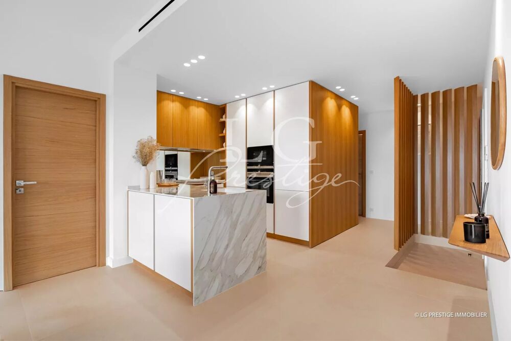 Appartement Traversant Rénové  Élégance et Vue Panoramique Mer