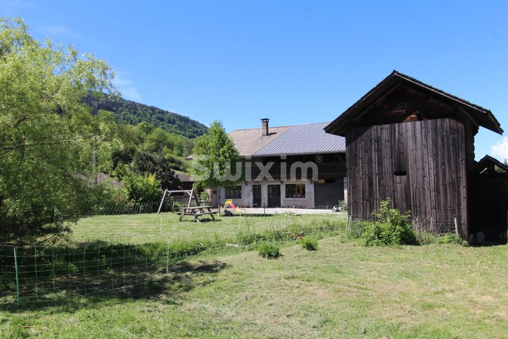Ferme 350 m² sur terrain 2 439 m² proche Samoëns