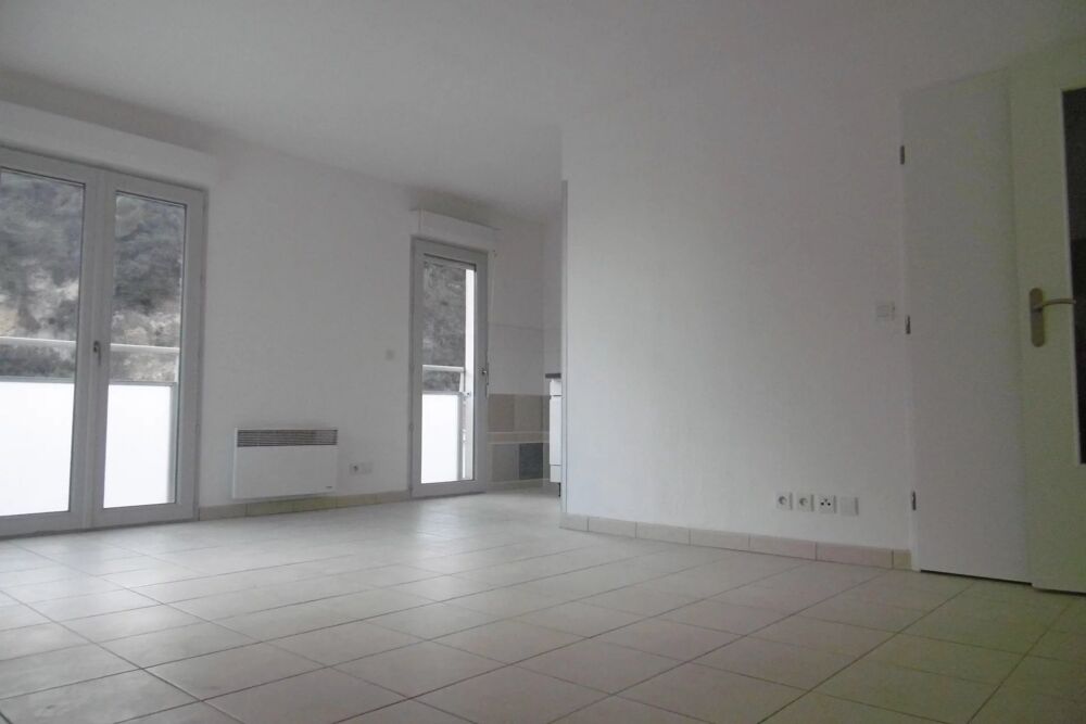 Location Appartement Deux pièces avec terrasse, vue dégagée et vue mer Nice