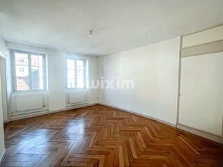  Appartement à louer 5 pièces 132 m²