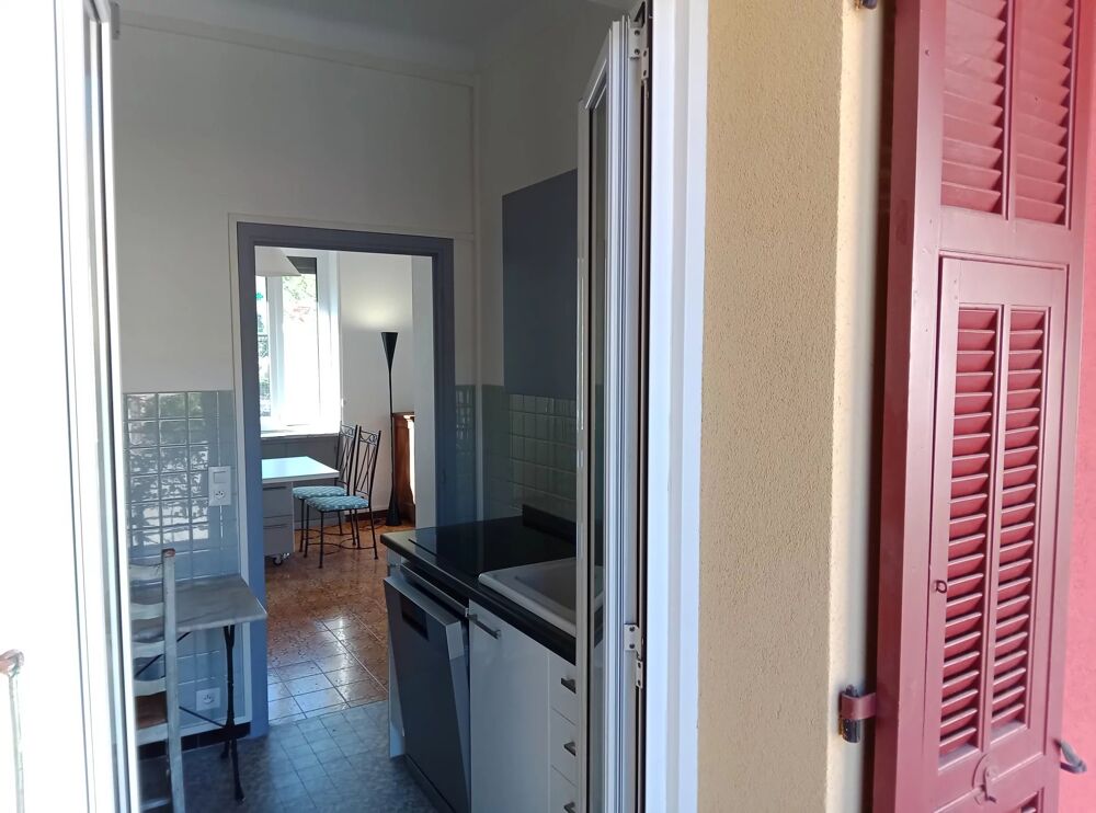 Location Maison Maison de trois pièces sur deux niveaux avec jardin privatif La trinité