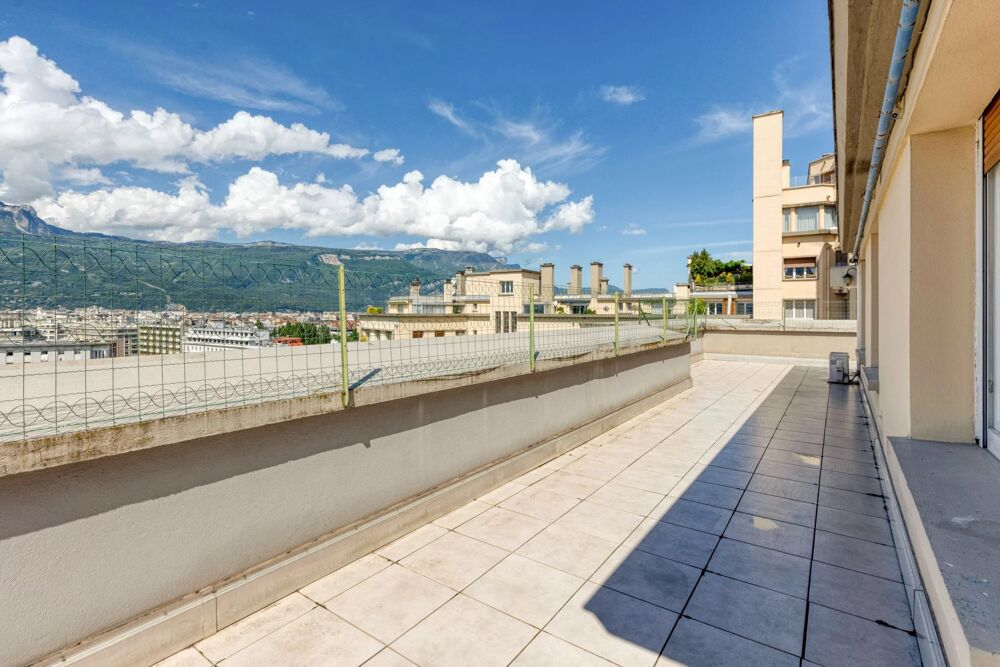 Paul Mistral en dernier étage avec terrasse incroyable de 70 m²