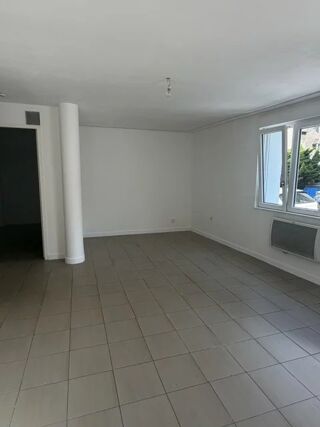  Appartement à louer 2 pièces 50 m²