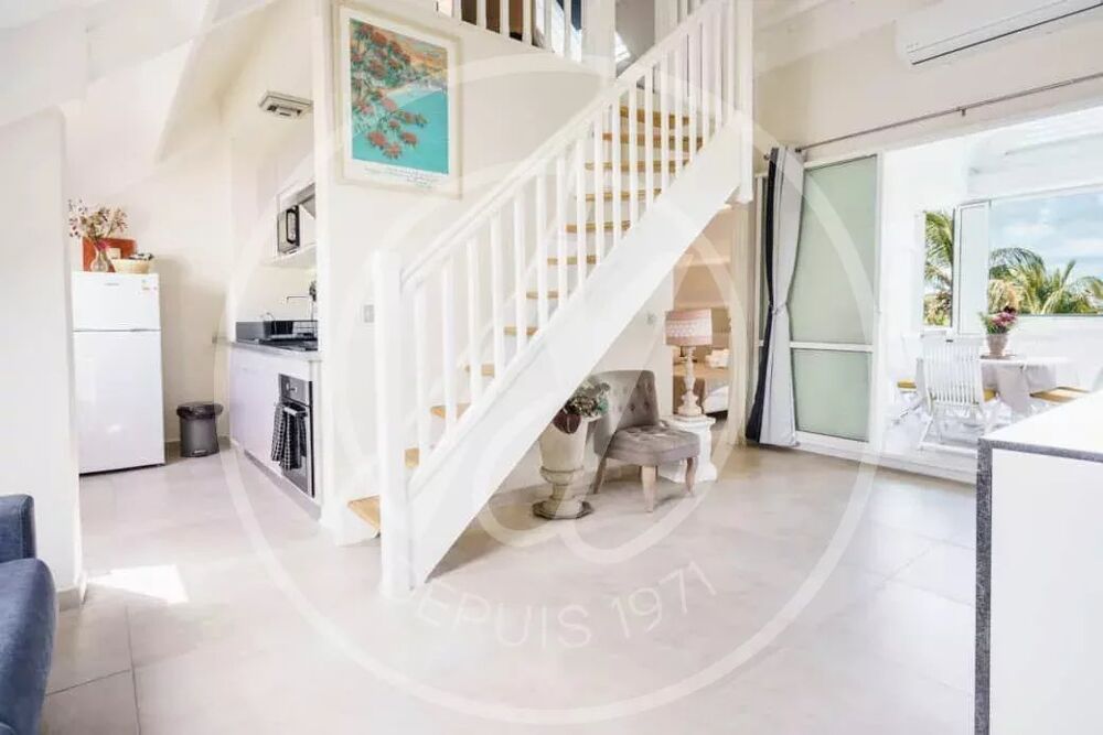 A VENDRE 239 000 euros -T2 MEUBLE * SAINTE ANNE * ACCES PRIVE PL